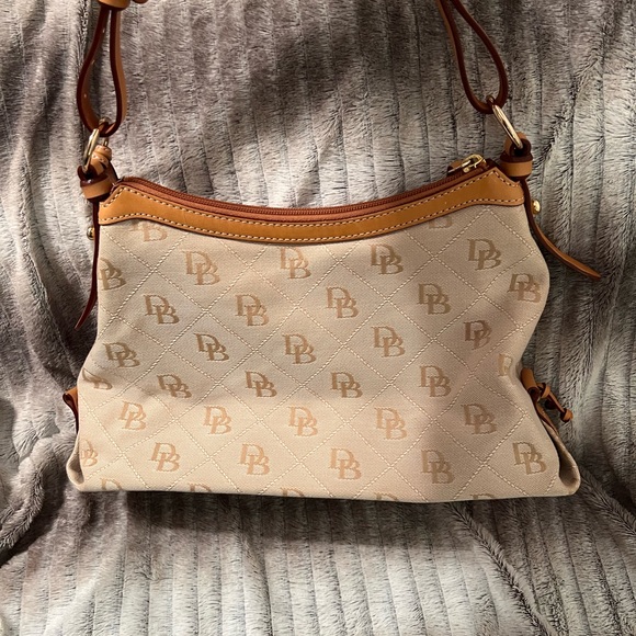 Dooney & Bourke NWT small East/West slouch 1975 signature anniversary bag - Picture 7 of 15